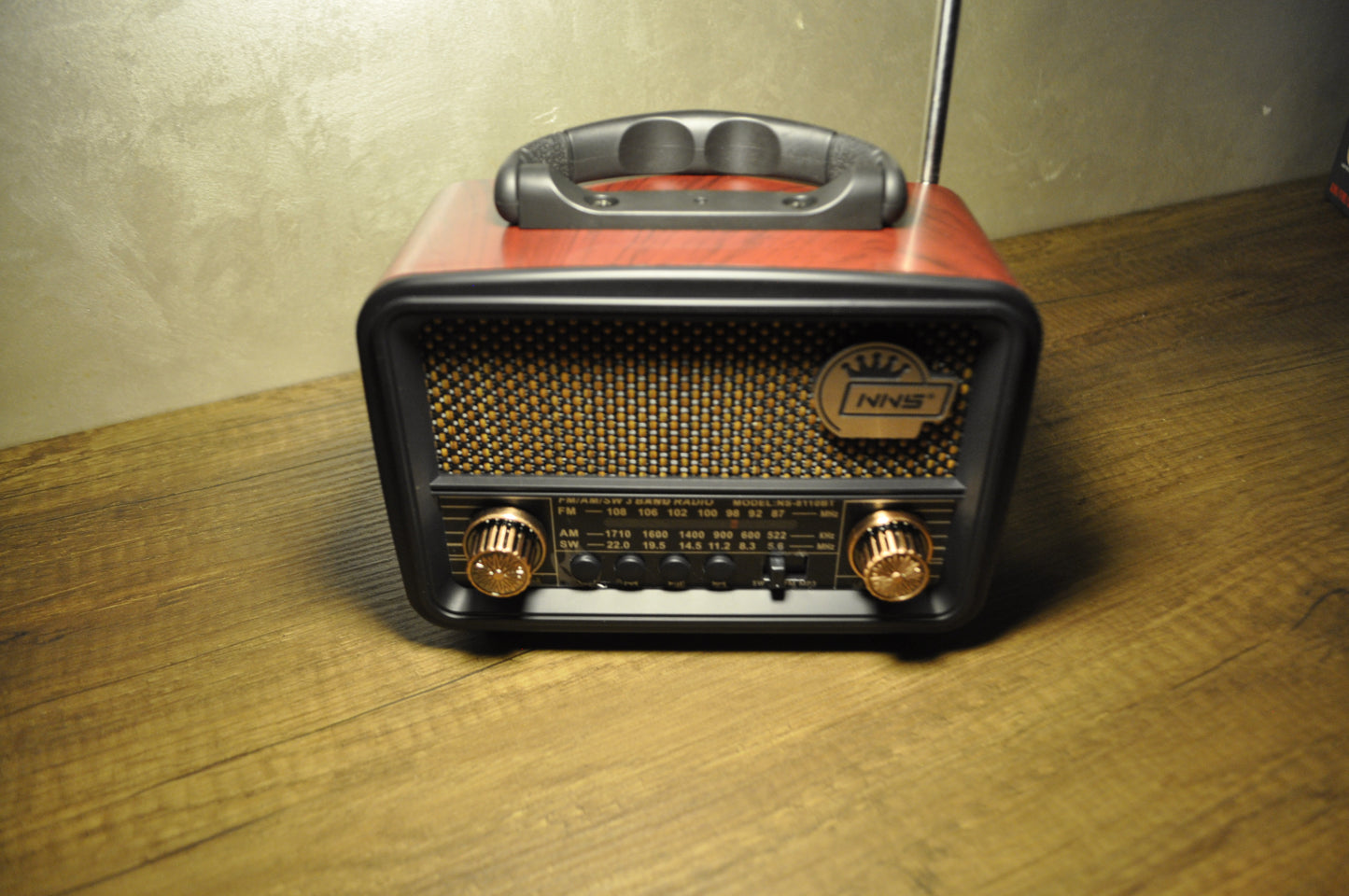 FaroxTech Nostaljik Radyo – Retro Tasarım, Şık Dekor & Müzik Keyfi