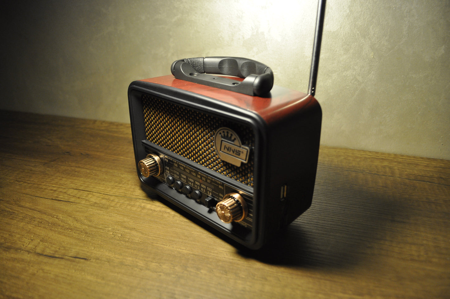 FaroxTech Nostaljik Radyo – Retro Tasarım, Şık Dekor & Müzik Keyfi