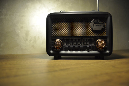 FaroxTech Nostaljik Radyo – Retro Tasarım, Şık Dekor & Müzik Keyfi